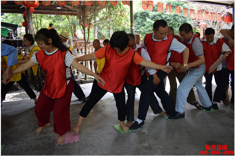 成都联拓拓展培训  400-654-2818  