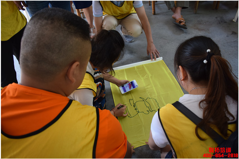 成都联拓拓展培训  400-654-2818  